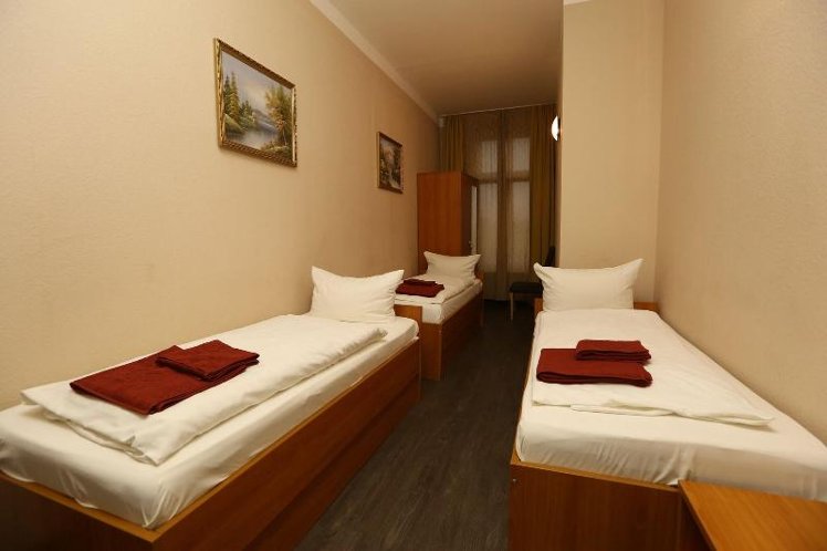 TRIPLE TWO BEDS Room