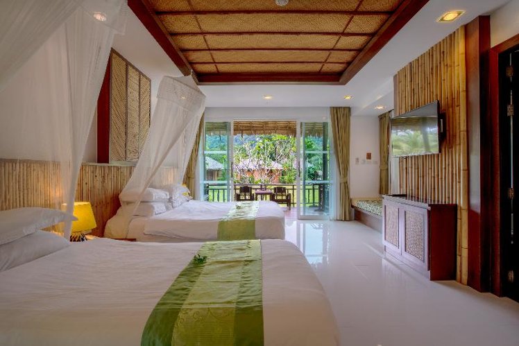 TRIPLE PREMIER Room
