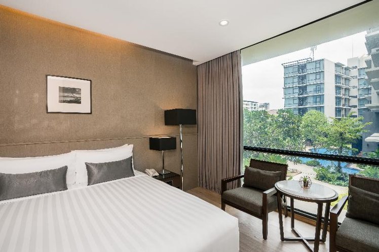 DOUBLE DELUXE POOL VIEW Room