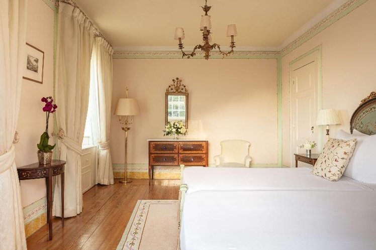 DOUBLE DELUXE WITH VIEWS Room