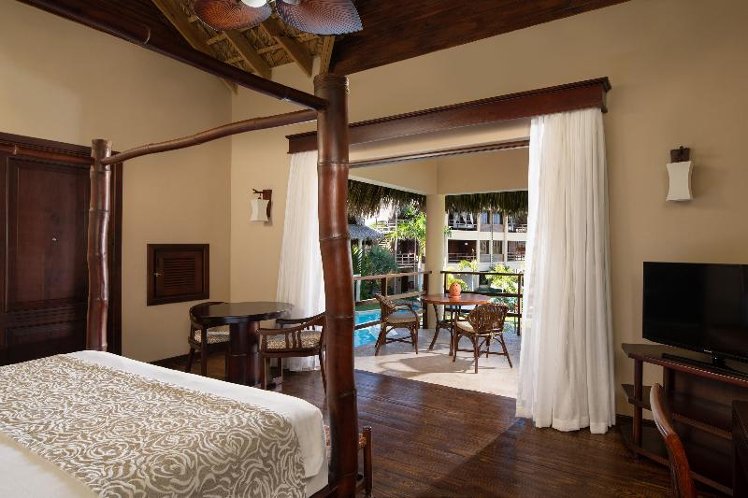 JUNIOR SUITE POOL VIEW Room