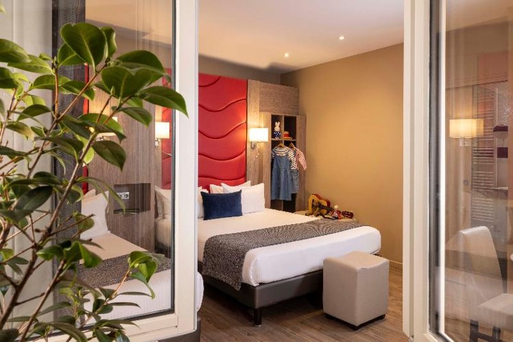 QUADRUPLE STANDARD Room