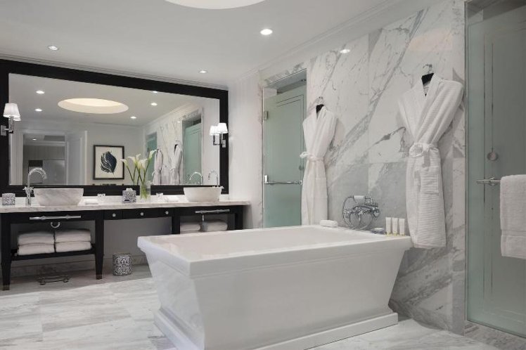 VILLA KING SIZE BED Room
