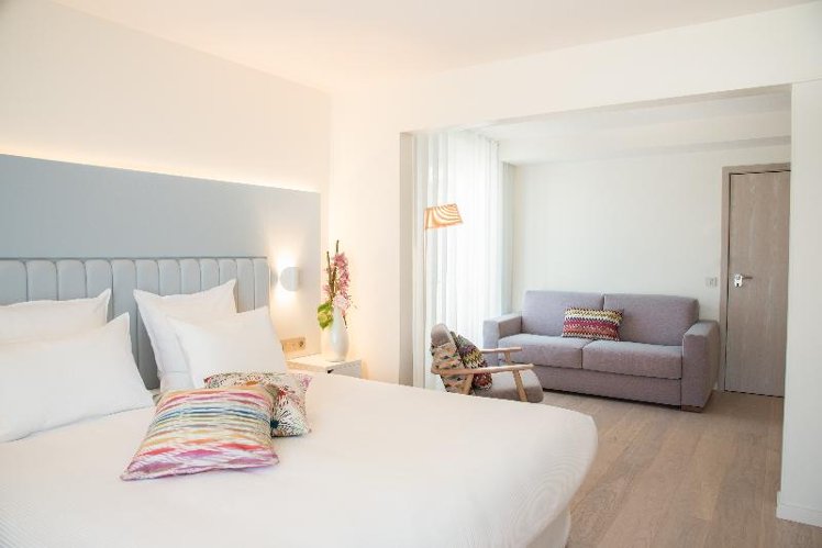 JUNIOR SUITE STANDARD Room