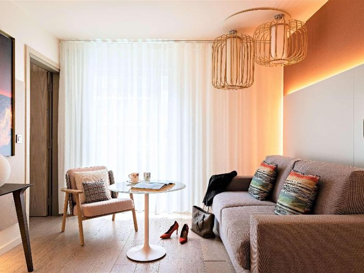 SUITE KING SIZE BED Room