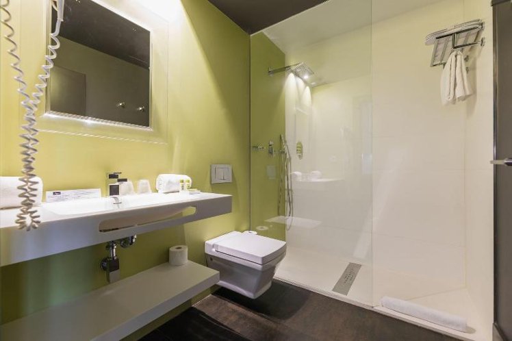 SUITE DELUXE ONE BED Room