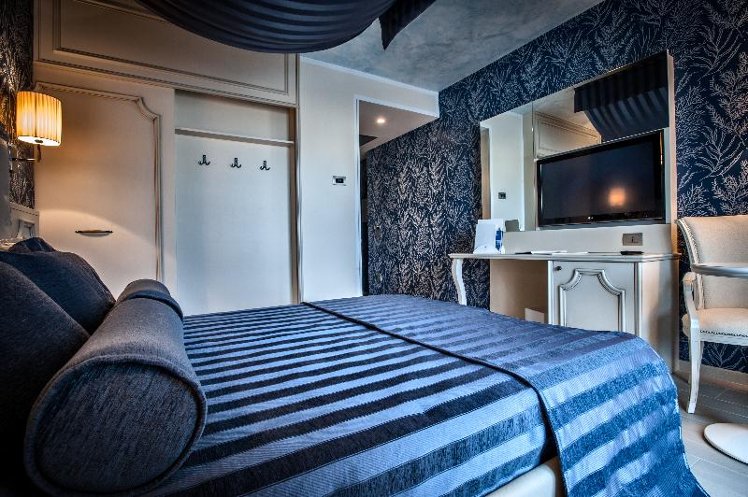 DOUBLE SUPERIOR Room