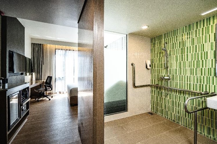 DOUBLE Accessible-Queen Size Bed Room
