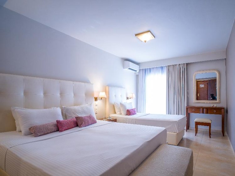 TRIPLE STANDARD Room
