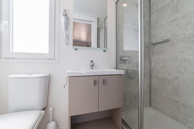MOBILE HOME THREE BEDROOMS ONE BATHROOM Room