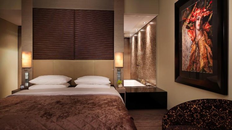 DOUBLE KING SIZE BED Room