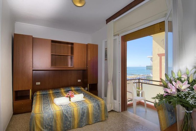 Double or Twin SIDE SEA VIEW Room