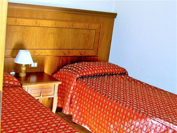 SINGLE STANDARD Room