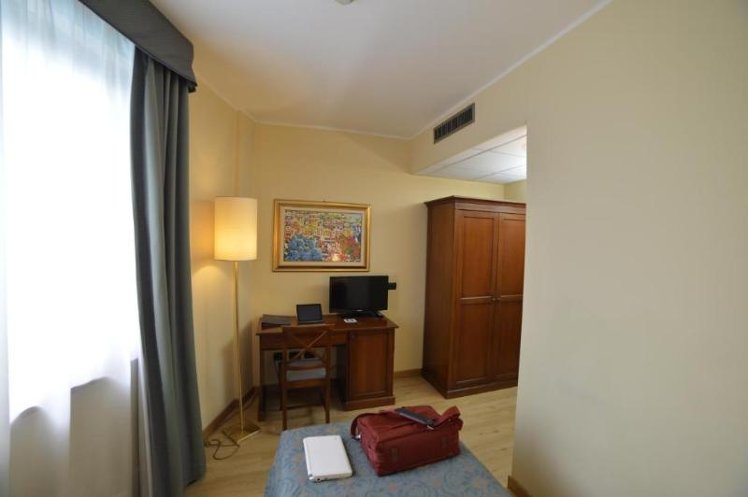 SINGLE STANDARD Room