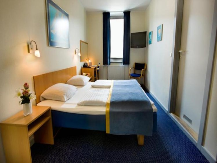 DOUBLE STANDARD Room