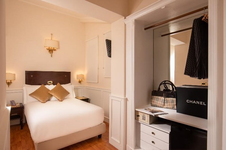 SINGLE BASIC Room