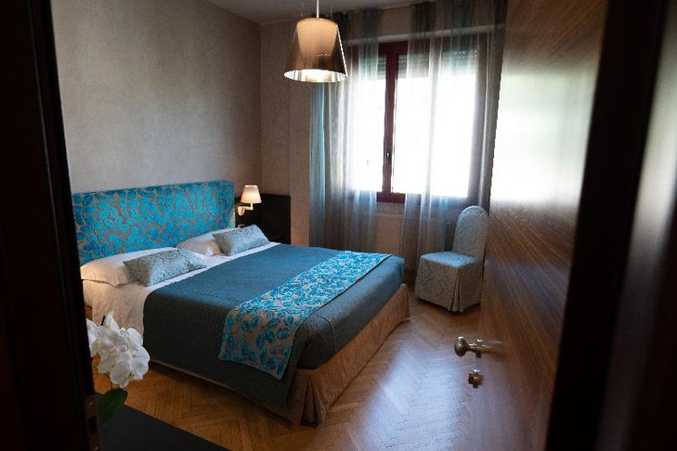 DOUBLE STANDARD Room