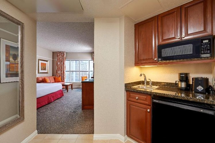 STUDIO KING SIZE BED Room