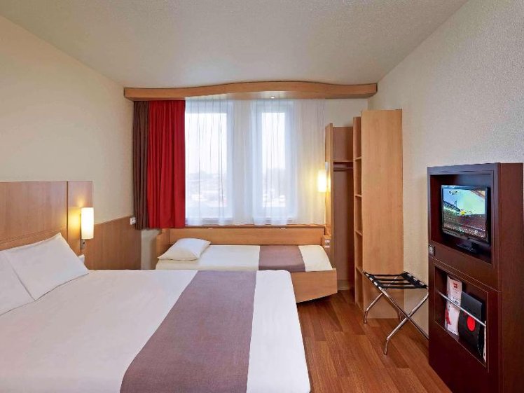 FAMILY ROOM WITH DOUBLE BED Room