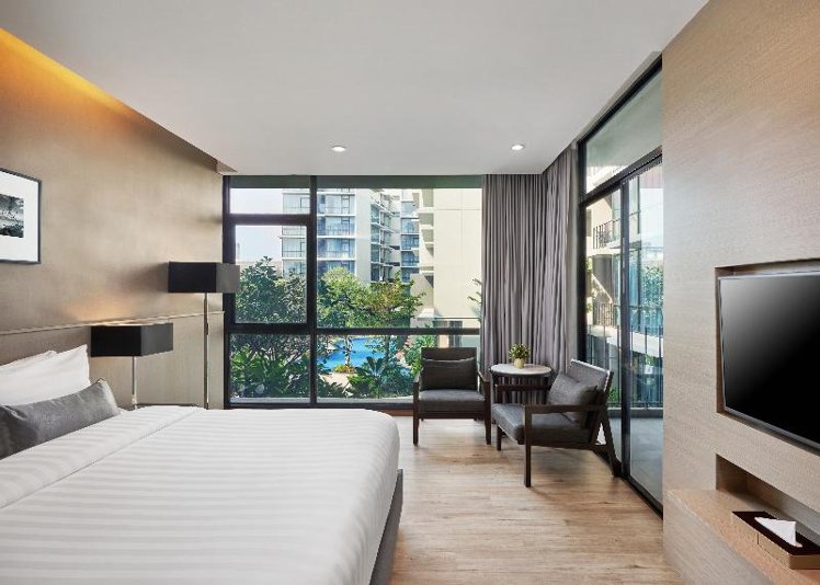 DOUBLE DELUXE POOL VIEW Room