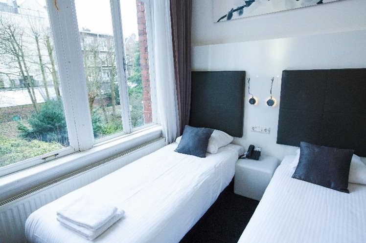 TWIN TWO BEDS Room