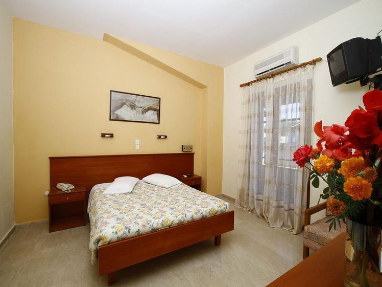 SINGLE POOL VIEW Room
