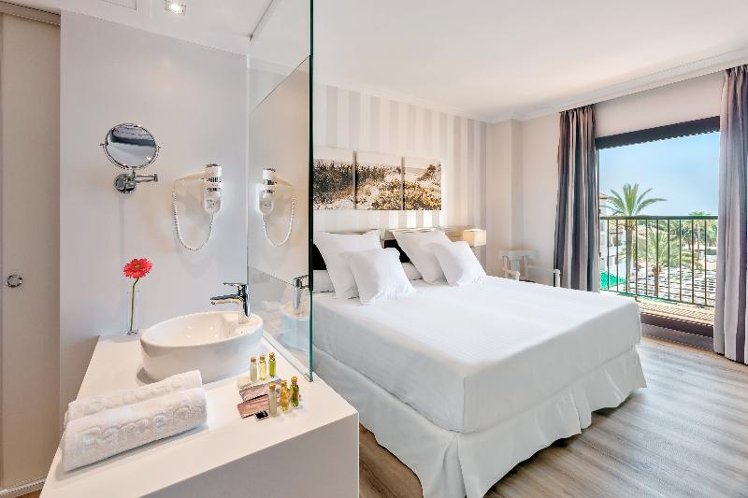 Double or Twin DELUXE SIDE SEA VIEW Room