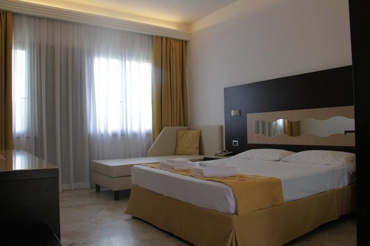 TRIPLE SUPERIOR Room