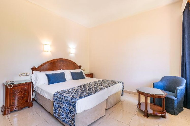 DOUBLE SINGLE USE STANDARD Room