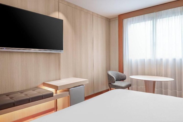DOUBLE QUEEN SIZE BED Room