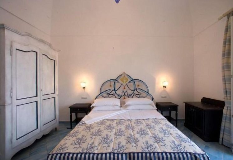 DOUBLE KING SIZE BED Room