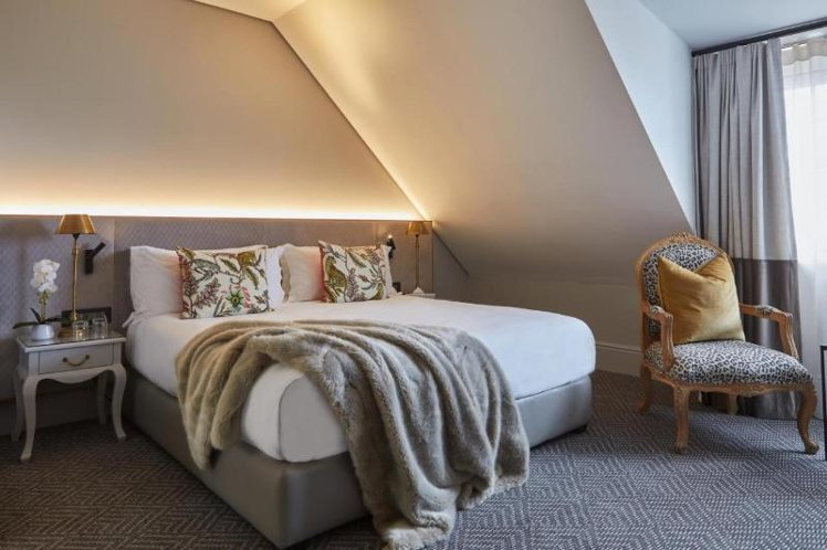 DOUBLE STANDARD Room