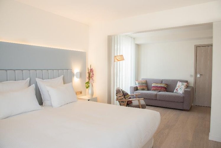 JUNIOR SUITE STANDARD Room