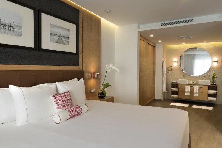 SUITE CAPACITY 3 Room