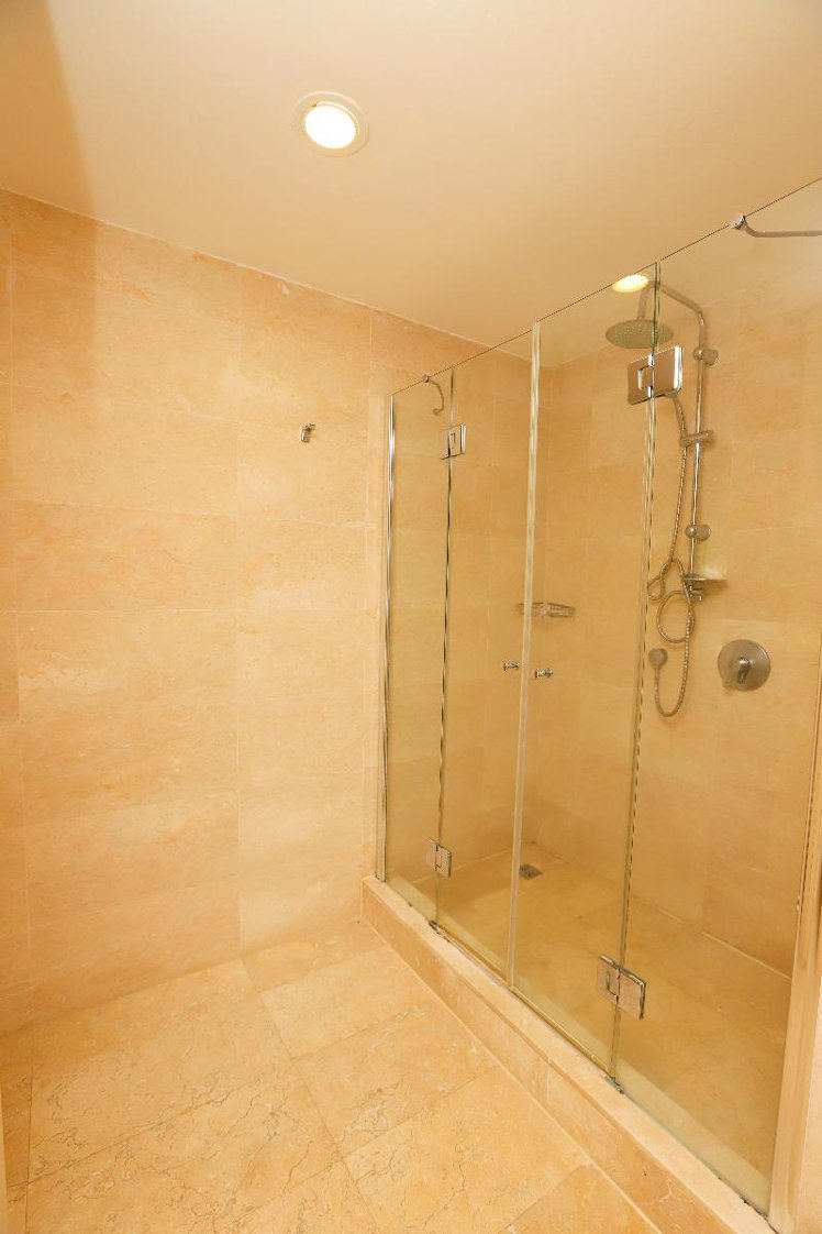 APARTMENT FOUR BEDROOMS ONE BATHROOM Room