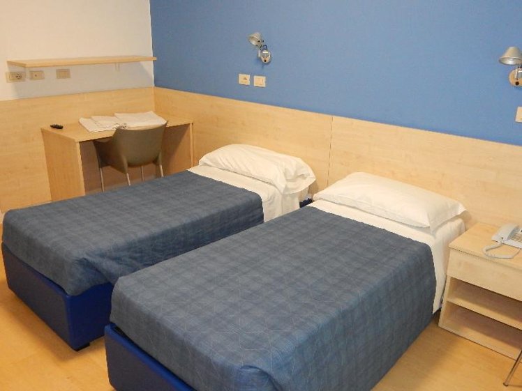 TWIN STANDARD Room