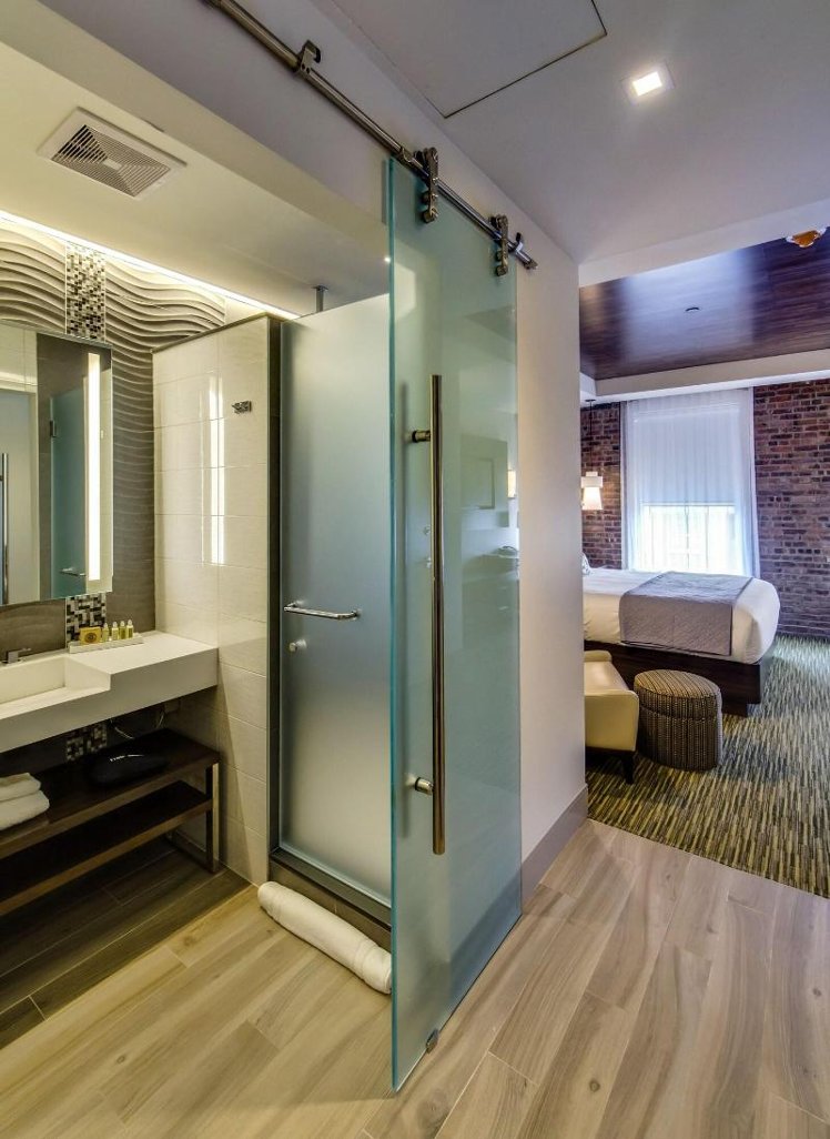 DOUBLE QUEEN SIZE BED Room