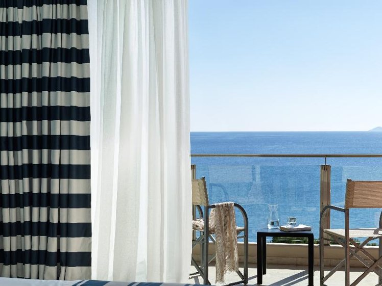 TRIPLE SEA FRONT Room