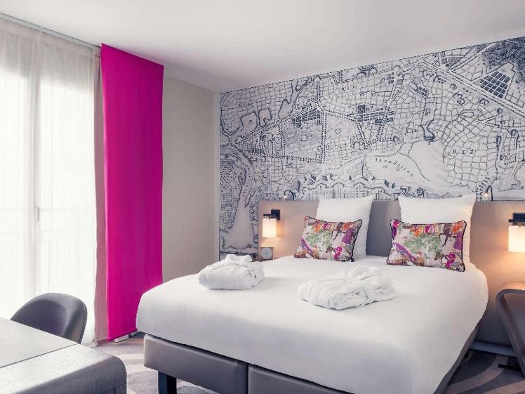 DOUBLE WITH DOUBLE BED Room