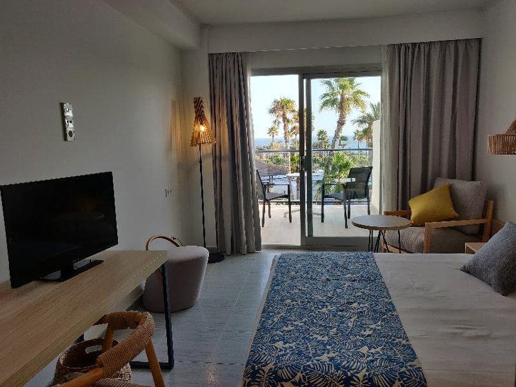 DOUBLE SINGLE USE DELUXE SEA VIEW Room