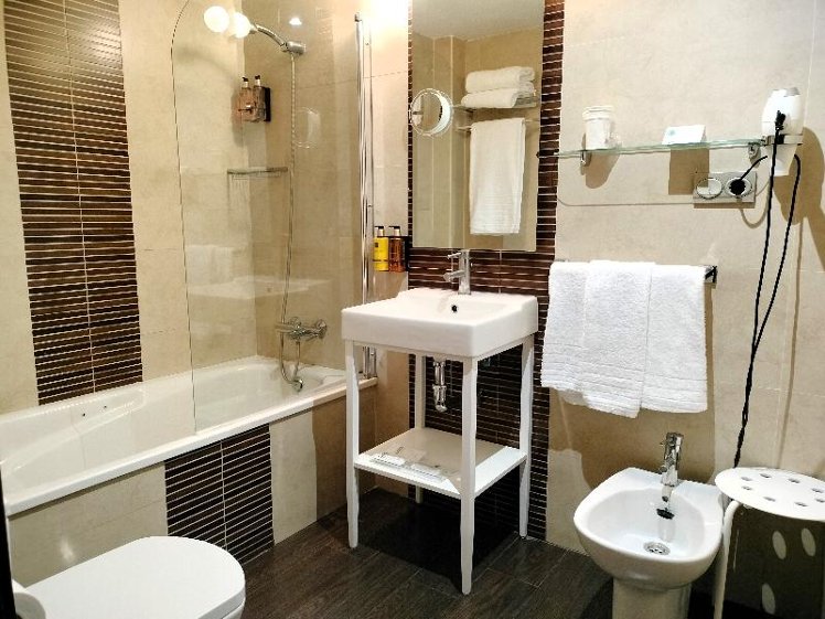 TRIPLE STANDARD Room