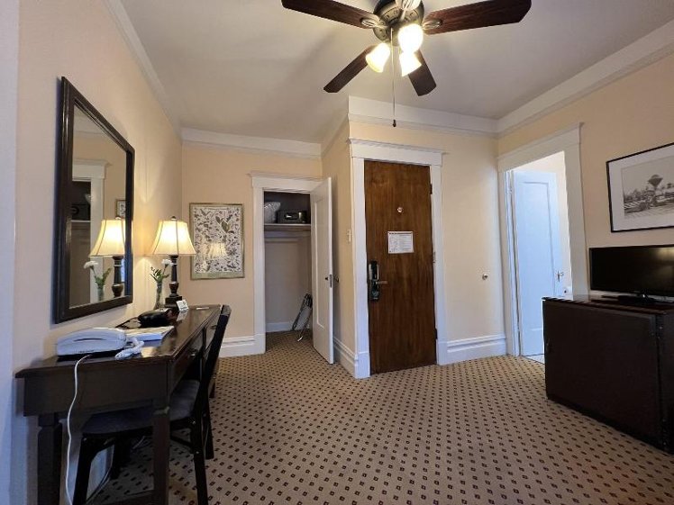 SUITE KING SIZE BED Room
