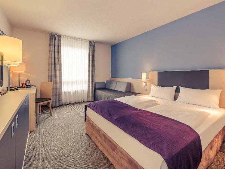 DOUBLE QUEEN SIZE BED Room