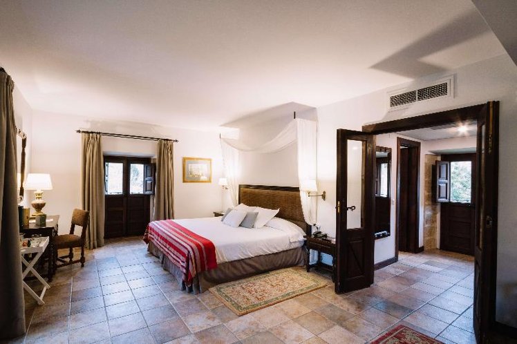 DOUBLE SUPERIOR Room