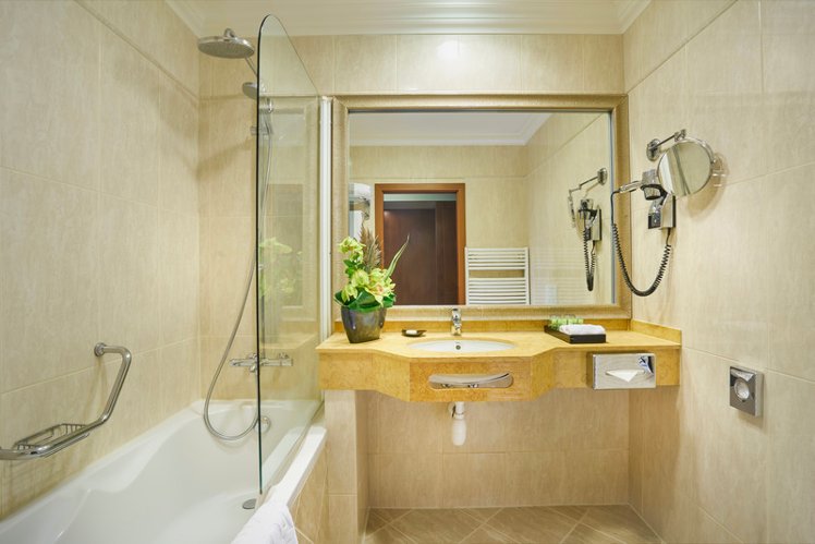 DOUBLE STANDARD Room