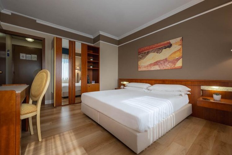 DOUBLE STANDARD Room