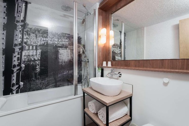 DOUBLE SUPERIOR KING BED Room