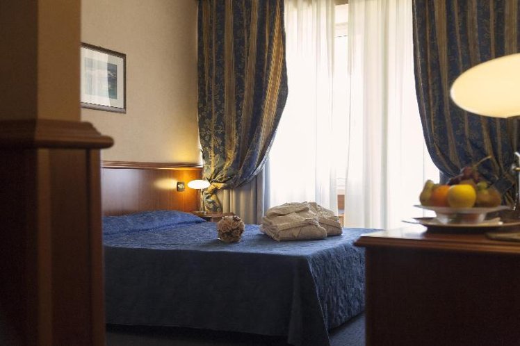 DOUBLE STANDARD Room