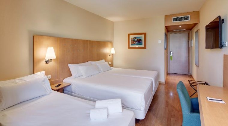 TRIPLE STANDARD Room
