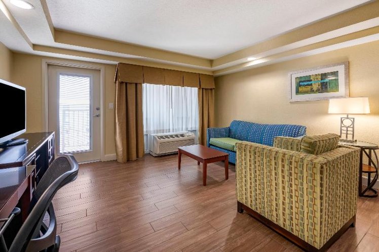 SUITE TWO QUEEN BEDS ONE BEDROOM Room